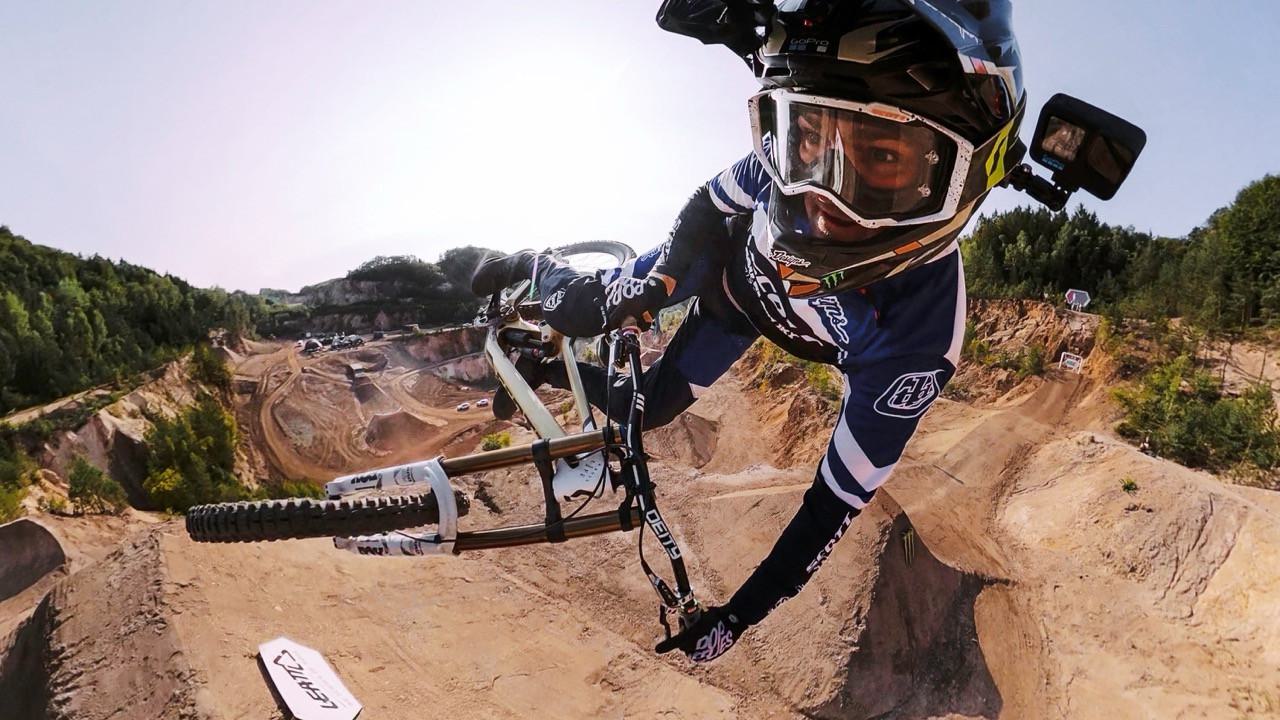 Soporte frontal y lateral para casco GoPro