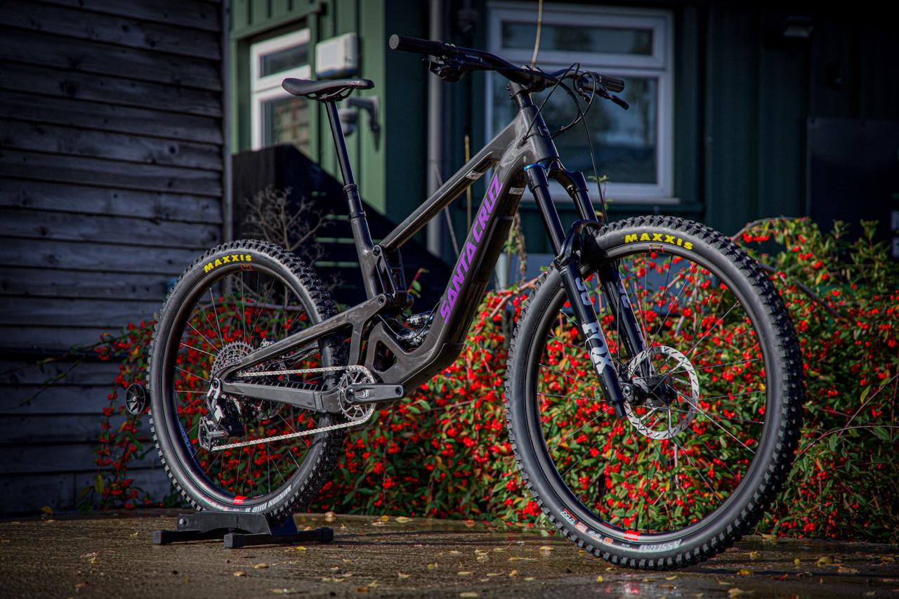 Santa Cruz Bronson C 90 2026 - Carbon brillante
